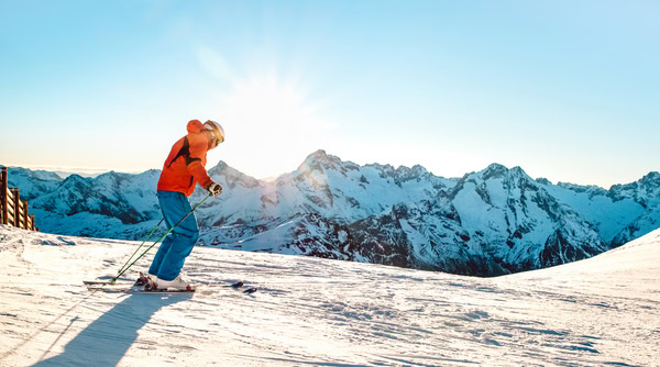 Winter-Wunderland Bayern: Isac Schwarzbaum auf Skiurlaub in den Alpen